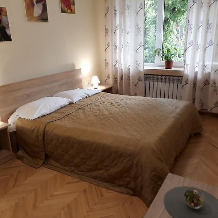 Затишні Апартаментами Біля Озера Тернополь Экстерьер фото