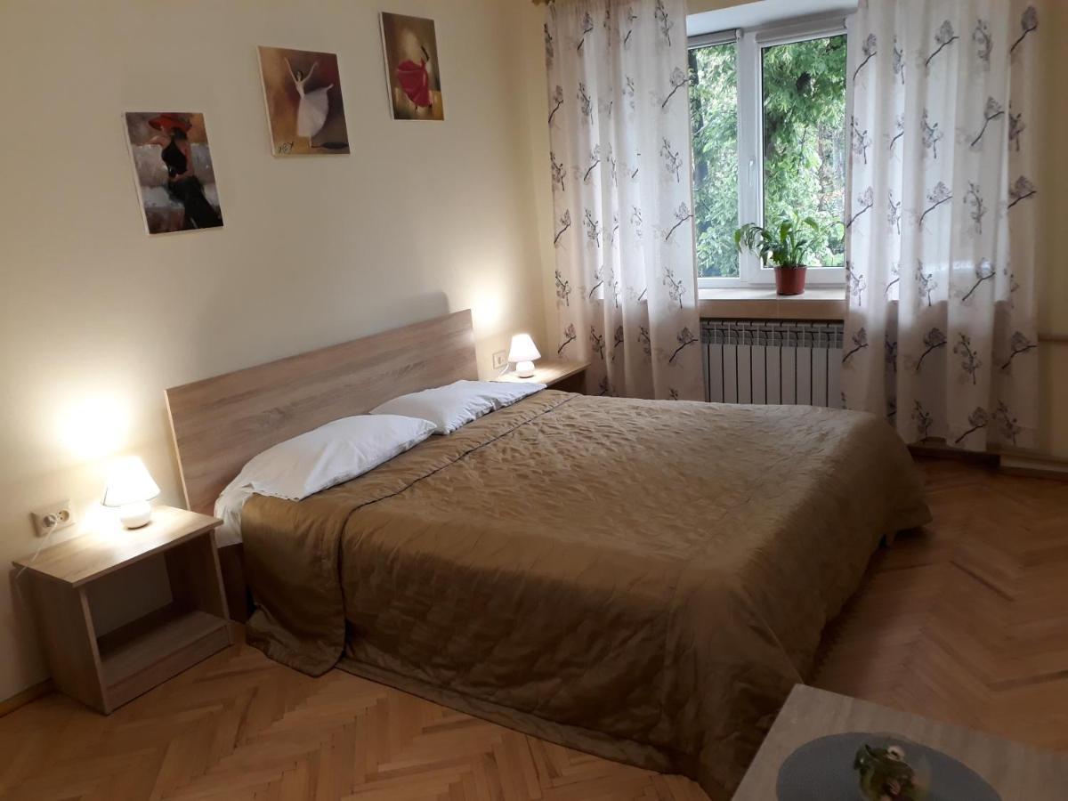 Затишні Апартаментами Біля Озера Тернополь Экстерьер фото